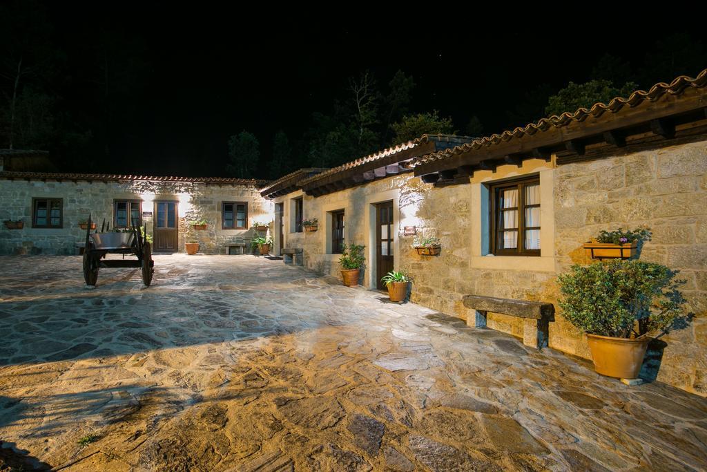 Aldea Os Muinos Guest House As Mirans Bagian luar foto