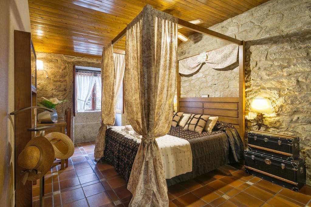 Aldea Os Muinos Guest House As Mirans Bagian luar foto